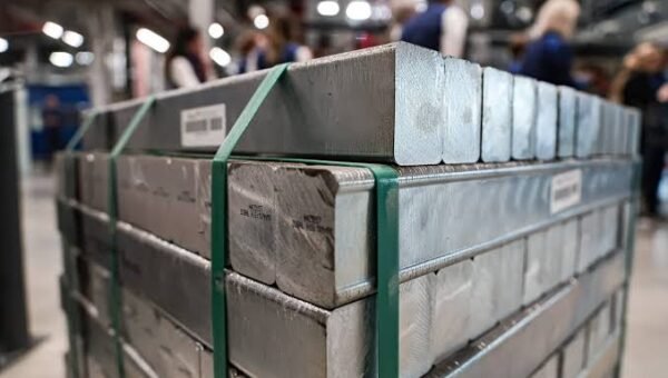 Building sustainable renewable energy supply chains through metal recycling